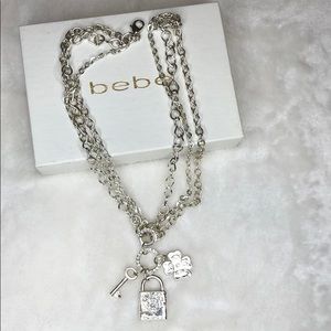 Bebe necklace in silver with key lock flower
